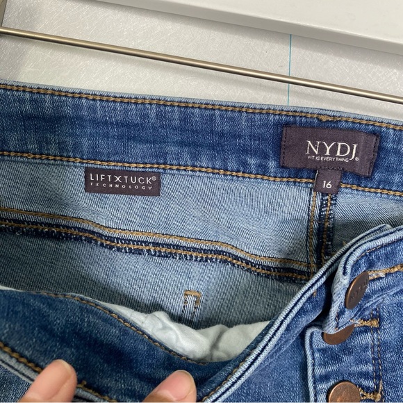 NYDJ Maele Wide Leg LiftxTuck Technology Jeans Size 16 - Picture 7 of 7